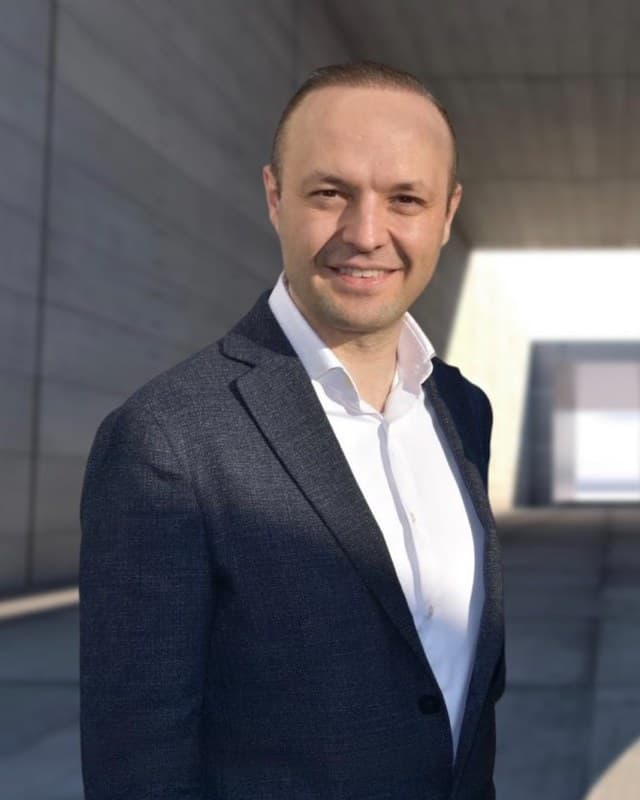 Dr. Abdullah Hasiripi